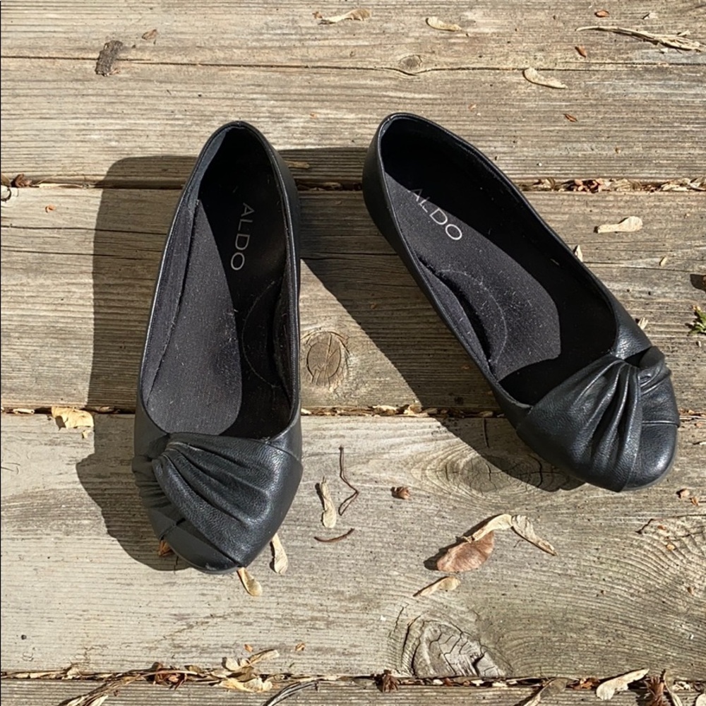 Women Aldo black flats